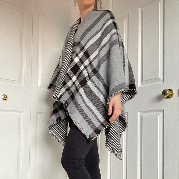 🆕 Gray/Black Reversible Checkered Fleece Shawl - Picture 2 of 11